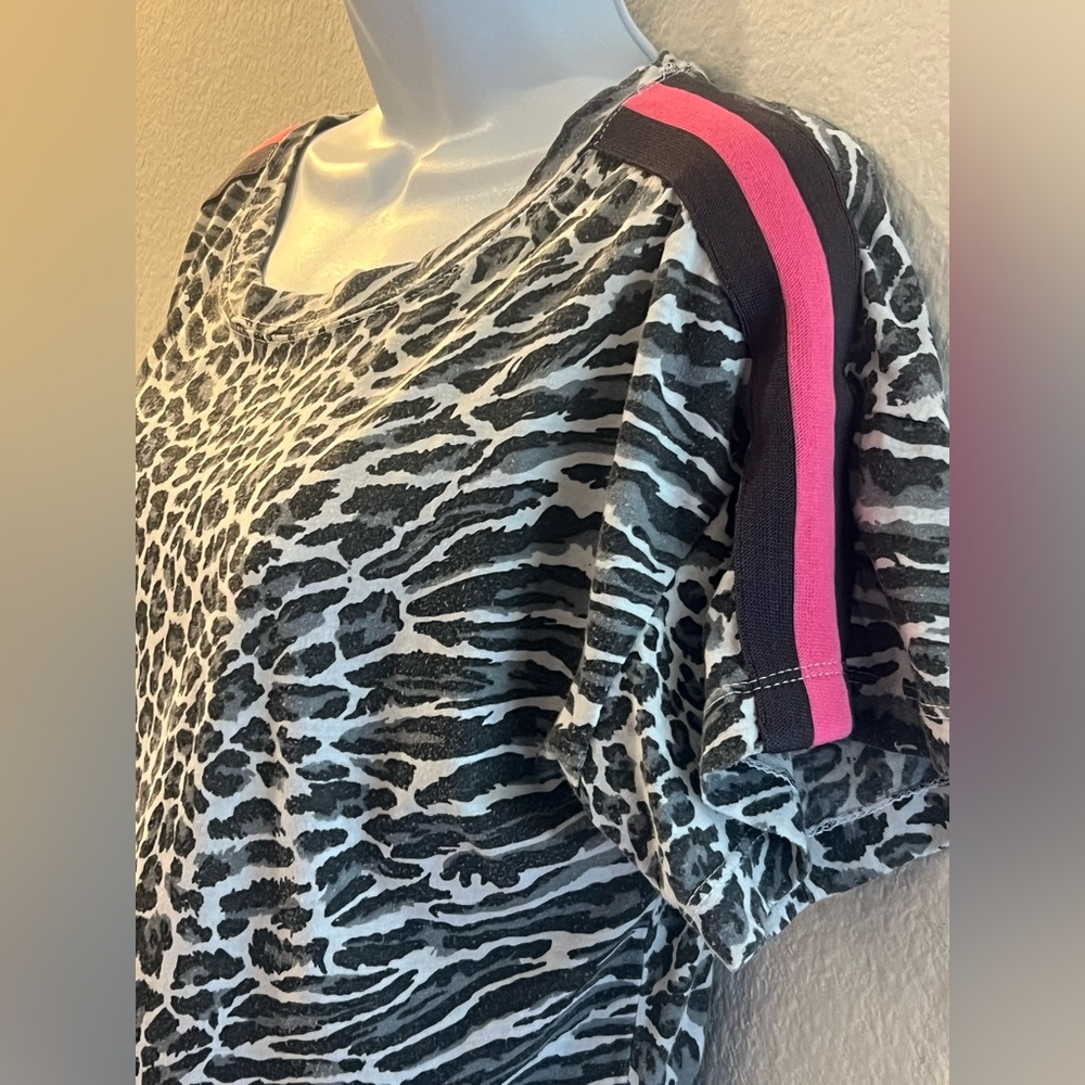 Vintage Havana Animal print  Short Sleeve T-Shirt with side tie size small